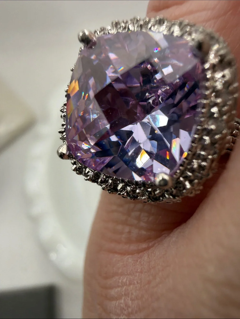 Vintage stunning rhodium plated Silvertone Ring Cushion Cut faceted lilac glass